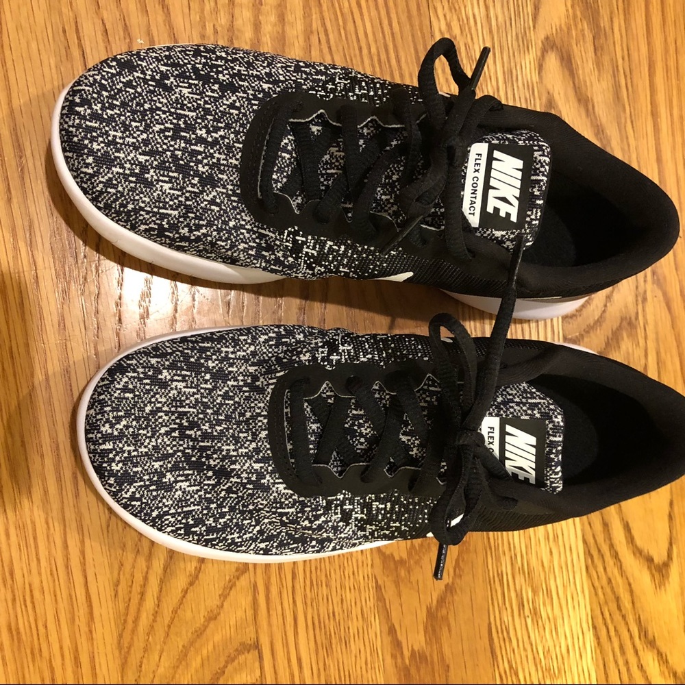 New Nike sneakers “flex contact”